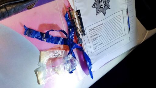 В Харькове за нарушение комендантского часа задержали водителя с наркотиками и без прав