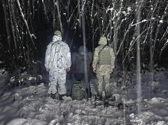 В горах в снежных заносах поймали харьковчанина, который пытался сбежать в Румынию