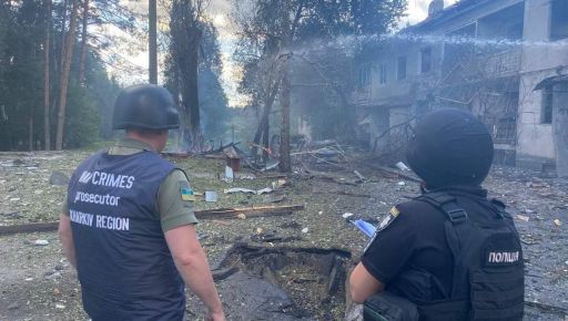 Полиция показала последствия удара по Ковшаровке в Харьковской области: Кадры с места