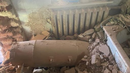 Одна из бомб ФАБ-500, которая попала в дом в Харькове, не взорвалась (ФОТОФАКТ)