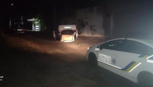 В Харькове водитель под наркотиками не заметил бордюр: Автомобиль перевернулся на крышу