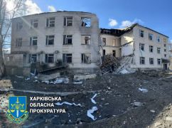 Росіяни вночі ударили по адмінбудівлі в Куп’янську: Кадри з місця