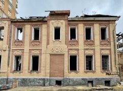Харківʼяни збирали історичну цеглу зі знесеної пам&rsquo;ятки на площі Героїв Небесної Сотні