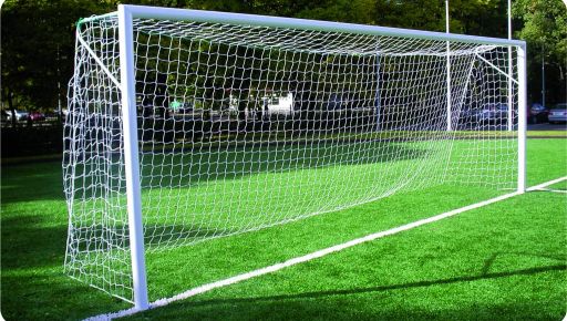 Найняв тренера та воротаря: як футболіст з Харківщини підтримує форму під час дискваліфікації