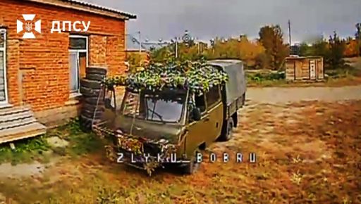 На Харьковщине пограничники сожгли четыре российских автомобиля: кадры с фронта