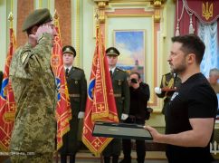 Боец, защищающий Харьковщину, получил награду из рук Зеленского