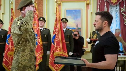 Боєць, що захищає Харківщину, отримав нагороду з рук Зеленського