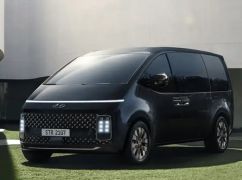 Начальник Службы восстановления в Харьковской области пересел на футуристический бус за почти 3 млн грн