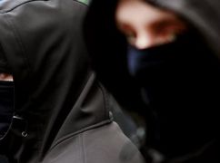 На Харьковщине грабители в медицинских масках напали на мужчину