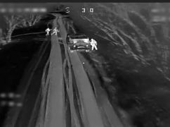 Прикордонники показали, як FPV-дрони нищать російські "буханки" на Харківщині