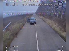 Прикордонники показали, як палають російські автівки на Харківщині: кадри з фронту