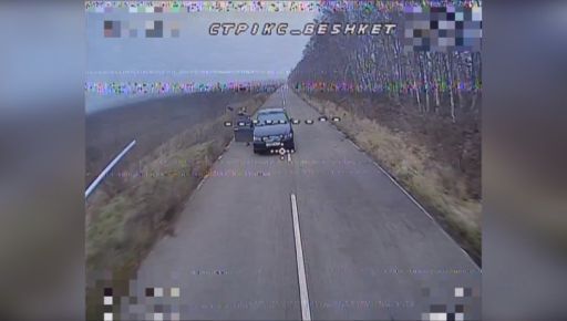 Прикордонники показали, як палають російські автівки на Харківщині: кадри з фронту