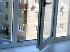 В Харькове посадили за решетку мать, из-за которой её малолетний сын выпал из окна четвёртого этажа
