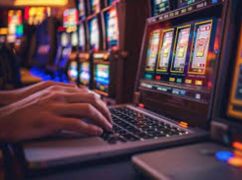 Двоє харківських блогерів за рекламу казино отримали штрафи у 4,8 млн грн