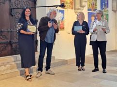 Рисунки харьковских детей, созданные в метро под обстрелами, показали в Германии