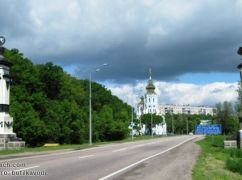 На підʼїздах до Харкова зникли серпи та молоти (ФОТОФАКТ)