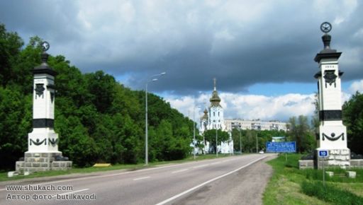 На подъездах к Харькову исчезли серпы и молоты (ФОТОФАКТ)