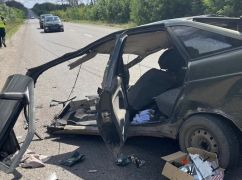 Лобова ДТП на трасі Харківщини: загинув водій, двоє людей - у лікарні