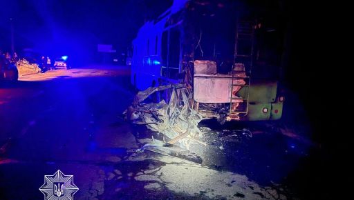 В Харькове от удара легковушкой вспыхнул троллейбус: Водитель Toyota мог быть пьяным