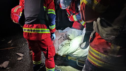 У Харкові з-під завалів будинку дістали чоловіка: Кадри рятувальної операції