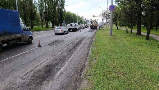 Дорожники показали, где сейчас ремонтируют трассы в Харьковской области