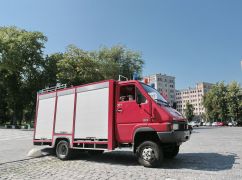 В Купянск передали пожарно-спасательную машину из Швейцарии