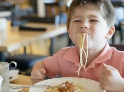 На Харківщині на харчування в школах, лікарнях та інтернатах витратять понад 320 млн грн