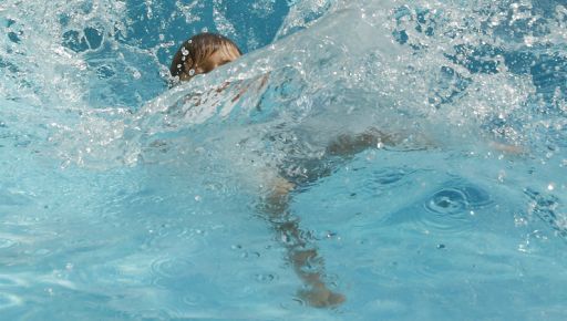 У Харкові в басейні розважального комплексу потонула дитина: Власниці оголосили підозру