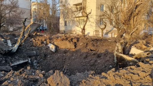 Росіяни скинули 500-кілограмові авіабомби на житловий масив Куп’янська: Кадри з місця