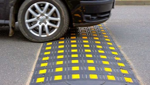 В Харькове предлагают установить "лежачих полицейских" возле парка и спортшколы