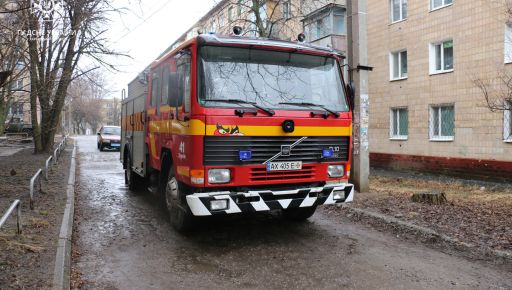 На Харківщині з палаючої квартири врятували двох людей