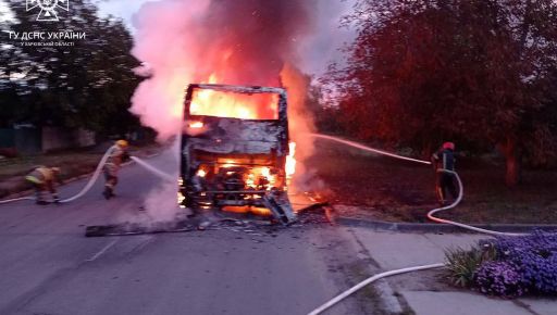 В Харьковской области вспыхнул пассажирский автобус, который перевозил людей на предприятие