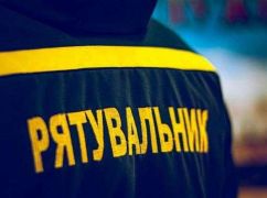 Під час обстрілу селища на Харківщині загинув працівник ДСНС