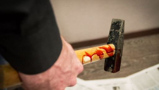 Вісім ударів молотком по голові: у Харкові пенсіонерка заплатить 17 тис. штрафу за напад на сусідку