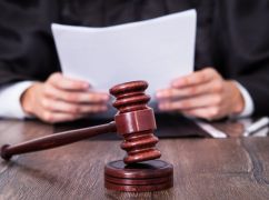 У Харкові рецидивіст пограбував чоловіка, якому стало зле: Суд оголосив вирок