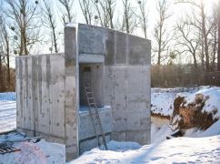 На Харківщині будують велике укриття в навчальному закладі, який обстріляли війська рф