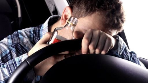 Втік з місця аварії: на Харківщині п&rsquo;яний водій Skoda був спійманий патрульними