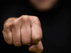 На Харківщині солдат ледь не зарізав знайомого: вирок суду