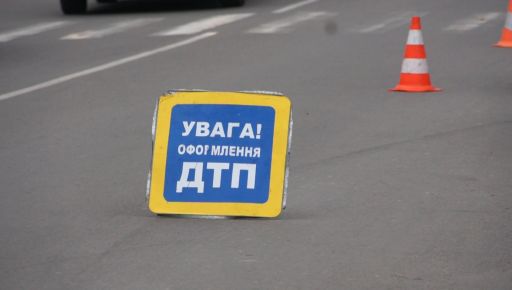 У Харкові автомобіль поліції потрапив у ДТП: Кадри з місця аварії