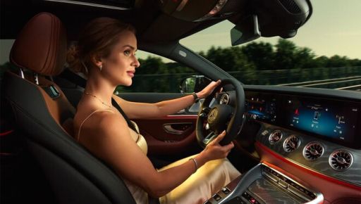 VIP-авто и роскошное платье: Свитолина всколыхнула соцсети новой коллаборацией