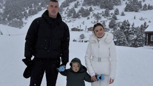 Футболіст з Харківщини Лунін показав, як святкував Різдво з родиною на гірськолижному курорті