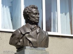 Мінкульт вилучив із реєстру пам'яток пам’ятник Пушкіну на Харківщині (ДОКУМЕНТ)