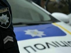 В Харькове патрульные остановили водителя Renault с фальшивыми правами