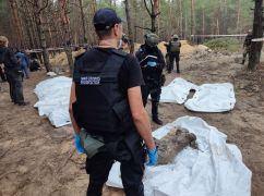 Масове поховання цивільних в Ізюмі є найбільшим виявленим на Харківщині - поліція