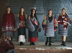 Харківські студенти влаштували модний показ, щоб відремонтувати бомбосховище