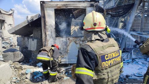 Рятувальники загасили пожежу на підприємстві в Харкові, що спалахнула внаслідок рашистських обстрілів
