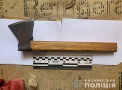 Пьяный харьковчанин набросился на полицейского с топором