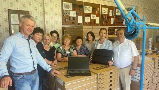 Вчителям Харківської області передали майже 600 ноутбуків