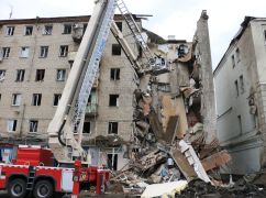 Харківські рятувальники показали, як розбирали завали зруйнованого будинку в центрі Харкова