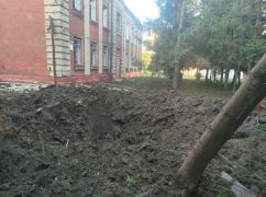 Росіяни вдарили ракетою по школі в Харкові: кадри з місця події